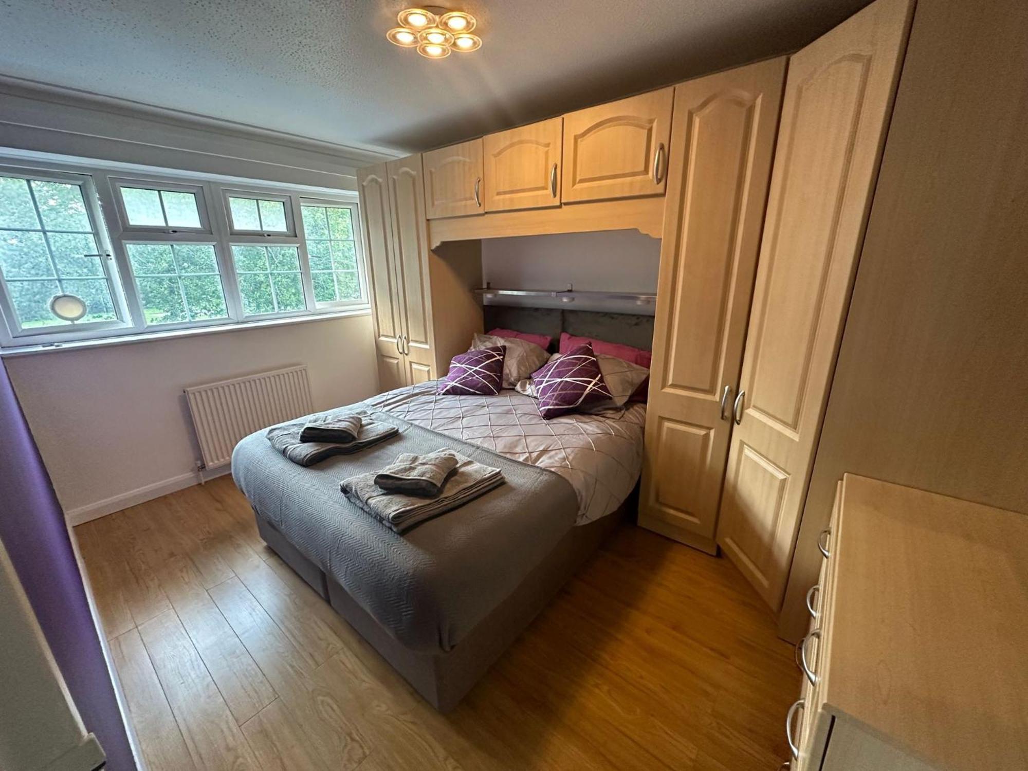 In Stylish House Homestay Milton Keynes