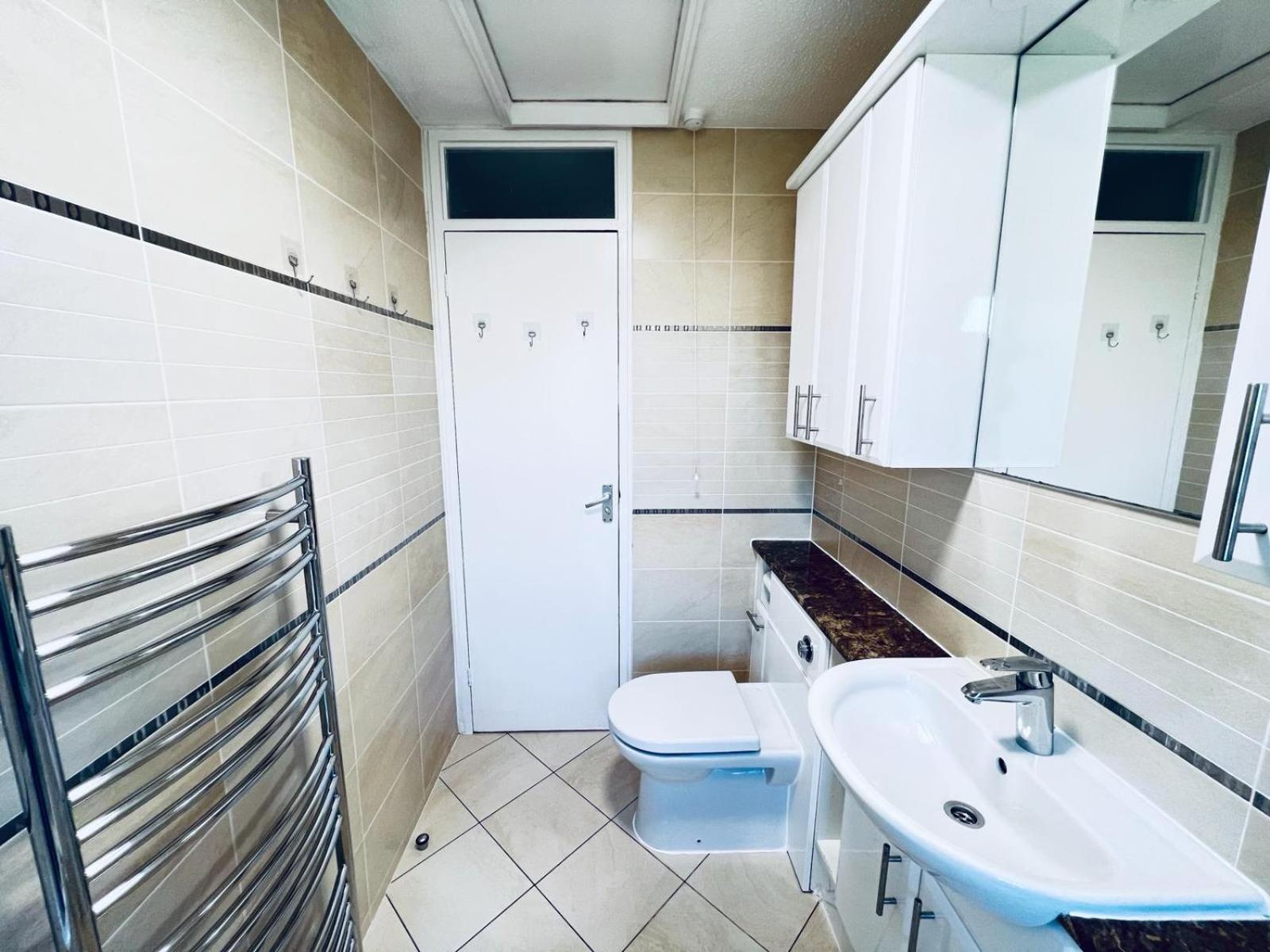 In Stylish House Milton Keynes