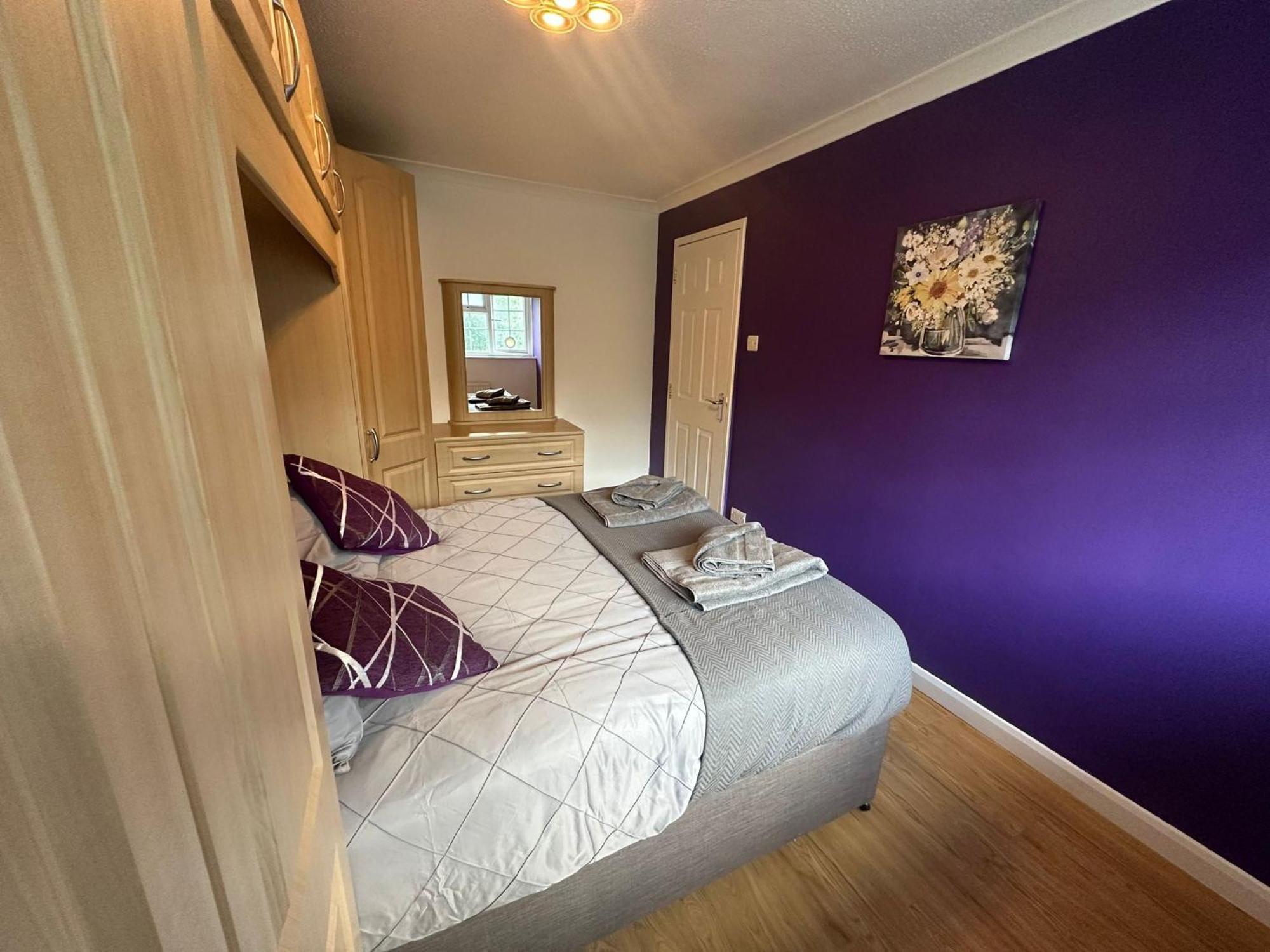 In Stylish House Homestay Milton Keynes